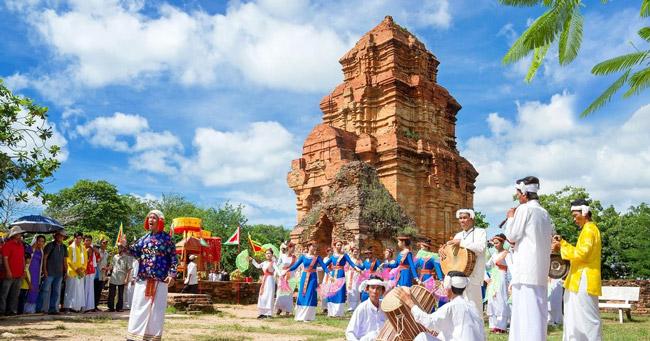 Nền văn minh Chăm Pa là kết hợp giữa văn hoá bản địa với văn hoá Ấn Độ